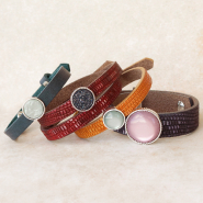 Gli articoli in vera pelle e vera pelle scamosciata  Dai un'occhiata al nostro assortimento di bracciali Cuoio® qui