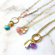 Set di ispirazione Crea orecchini e collane con pendenti in pietra naturale 