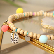 Set di ispirazione Bigiotteria e accessori con conchiglie ciprea e ciondoli pon pon