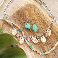 Set di ispirazione Collane e orecchini estivi con conchiglie cipree in resina