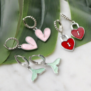 Set di ispirazione Realizzare eleganti orecchini e collane con ciondoli in resina