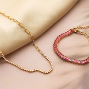 Set di ispirazione Ecco come presentare i braccialetti e le collane già pronti