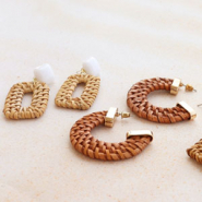 Set di ispirazione Mettiti all’opera con i pendenti e gli orecchini in rattan