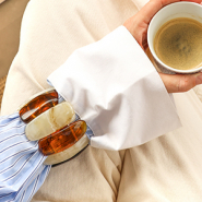 Set di ispirazione Abbina bracciali in resina e metallo per una collezione audace