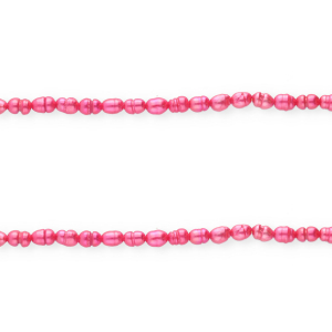 Perle di acqua dolce imperfette chicco di riso rosa