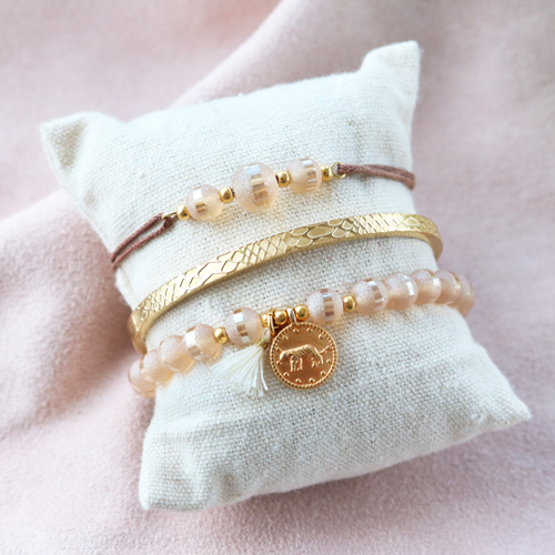 Crea bigiotteria alla moda con le nuove perline di vetro con effetto olografico