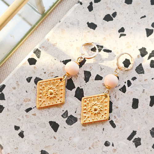 Inizia a creare collane e orecchini in stile boh&eacute;mien con perline di vetro