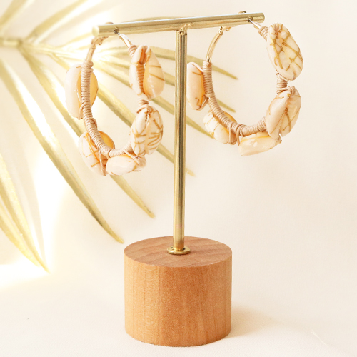 Puoi creare bigiotteria estiva alla moda con le conchiglie ciprea