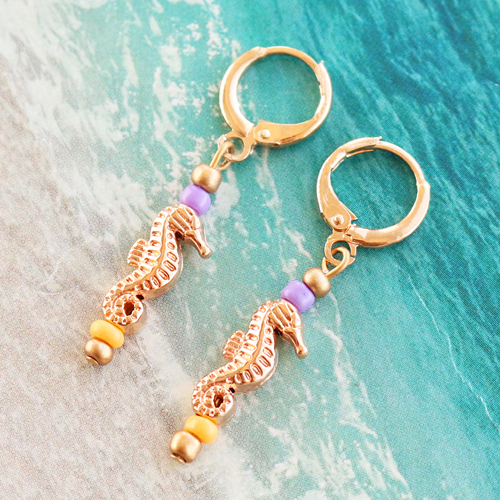 Abbiamo creato questa bigiotteria con la collezione estiva di metallo DQ