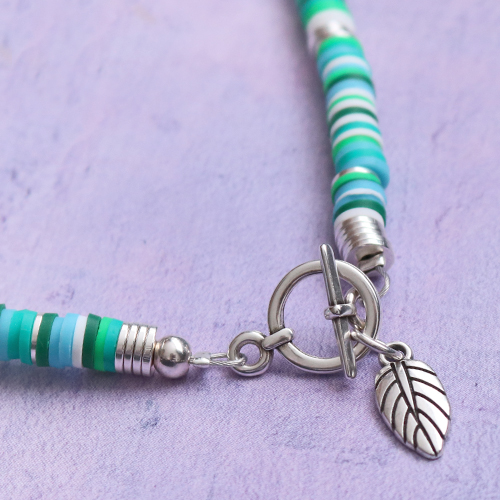 Ecco come puoi creare bracciali e collane con le perline Katsuki, perle d&rsquo;acqua dolce e perline alfabeto:  