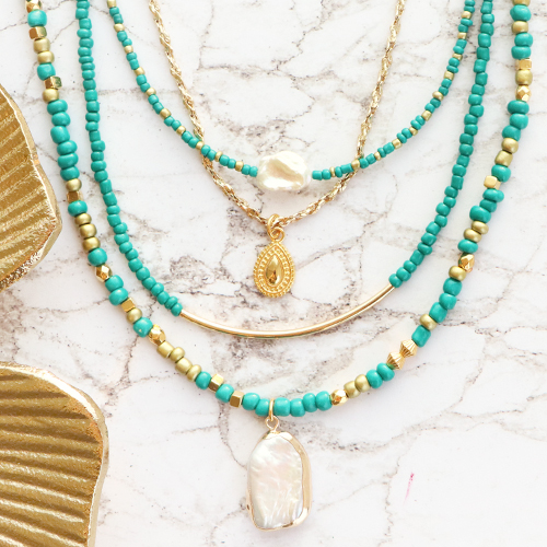 Guarda qui come realizzare collane e orecchini eleganti con rocailles: