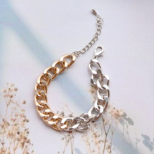 Crea la tua collezione di gioielli con questi componenti in metallo DQ