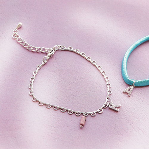 Mettiti all&rsquo;opera con i ciondoli a forma di lettera