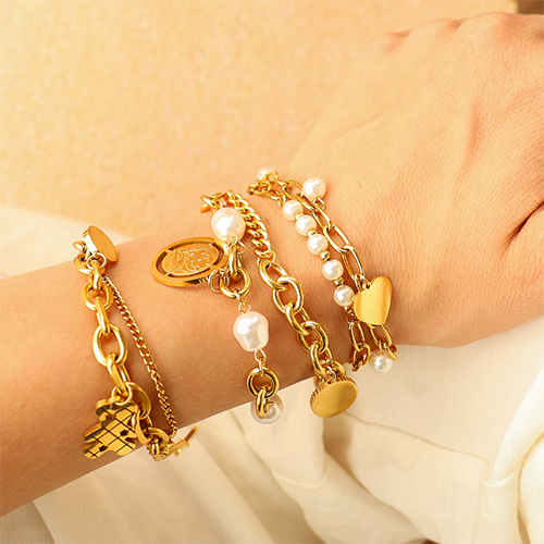 Come usare il gancio per indossare facilmente il tuo bracciale