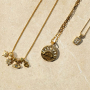 Gioielli minimal con ciondoli in acciaio inox con strass 