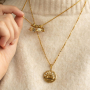 Gioielli minimal con ciondoli in acciaio inox con strass 