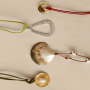Ispirazione con cordoncini in pelle 