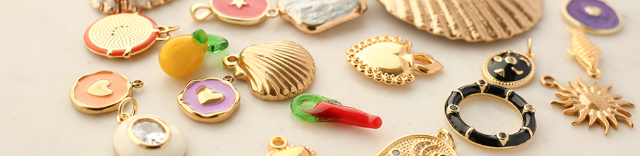 Look che amiamo: la tendenza dei ciondoli Look che amiamo: la tendenza dei ciondoli