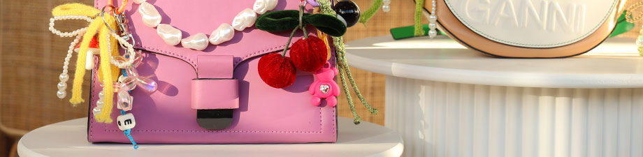 Novit&agrave; assoluta! ciondoli statement