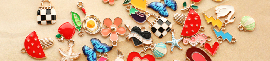 Perline e ciondoli in metallo funky Perline e ciondoli in metallo funky