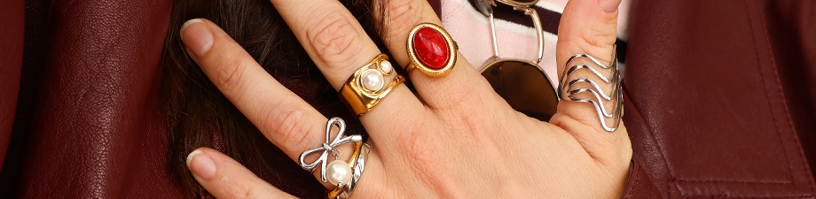 Nuova serie di anelli in acciaio inossidabile con pietre